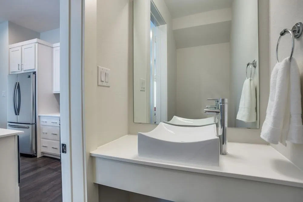 Upscale 2 bedroom Dallas TownHome