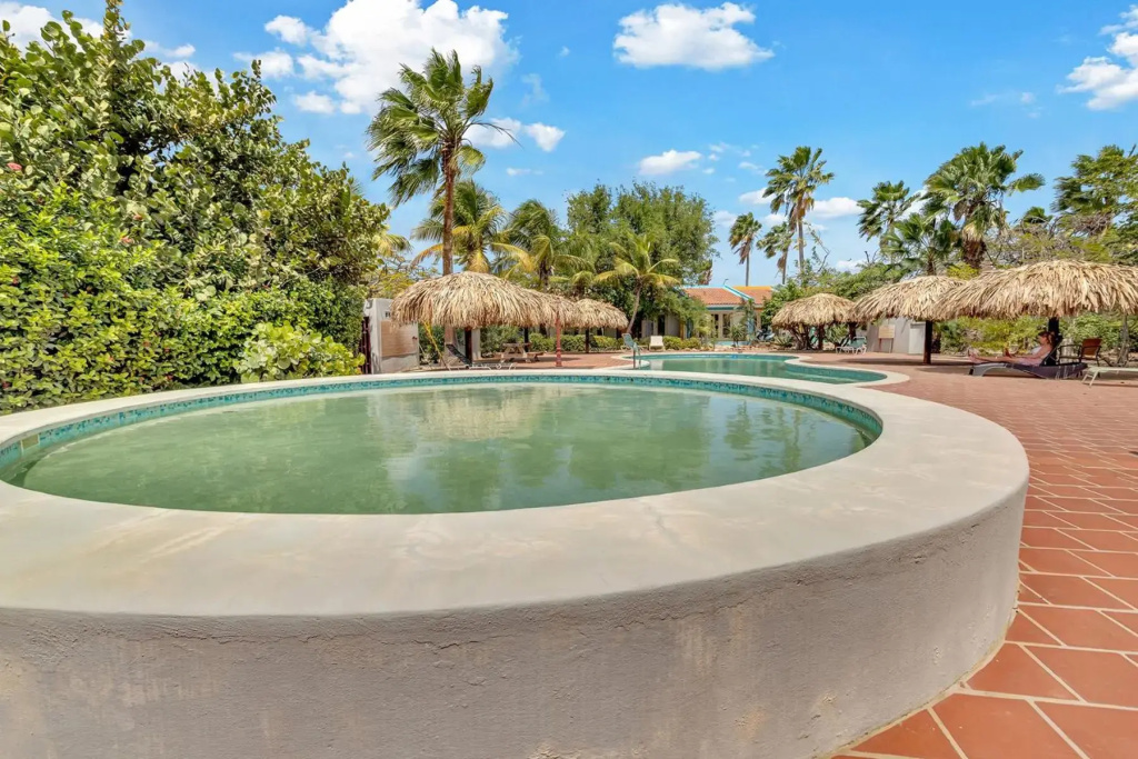 Caribbean Court Apartment Djòdjò