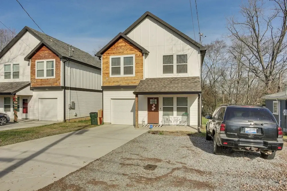 Pet-friendly Gallatin Home w/ Deck, 1 Mi to Town!