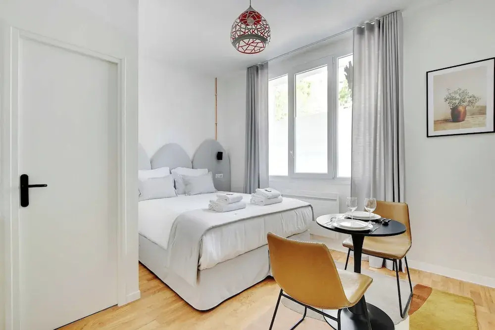 Cute Studio in Eclectic 18th District - 1