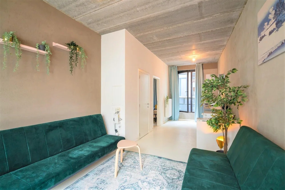 Antwerp Central 1br/7p Apartment