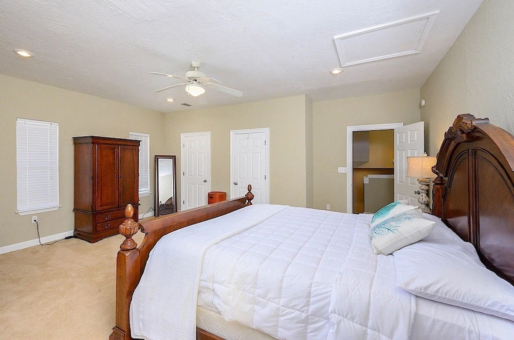 New Listing! Points Of View , Steps To Beach 6 Bedroom Home