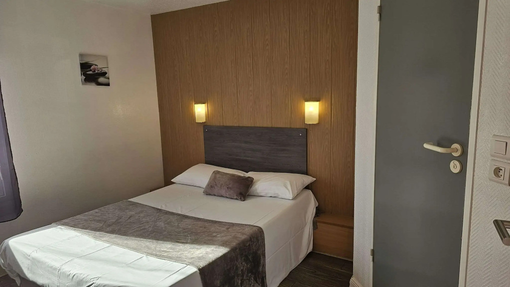 Brit Hotel Essentiel Pau Lescar