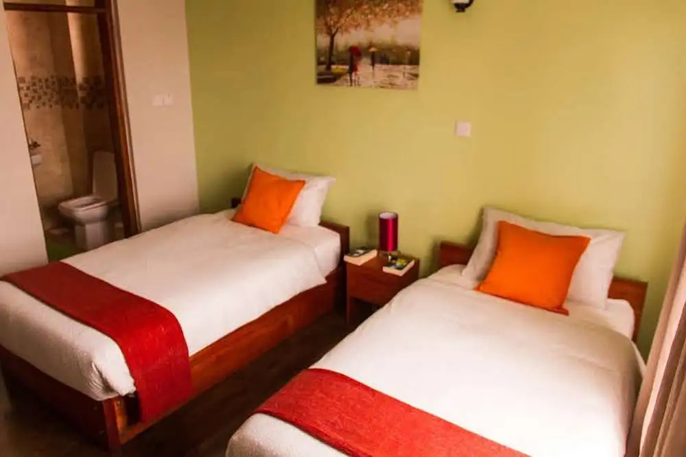 Huku Qwetu C5 City Breeze Apartment