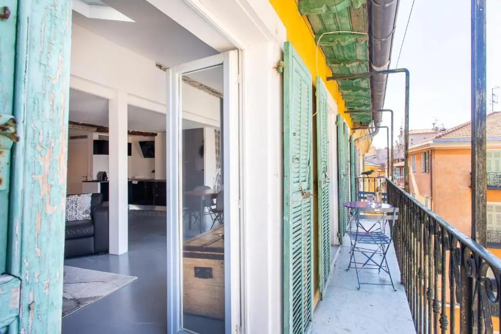 Ross 5- F2, Lumineux, Balcon, Loft, Clim, Vieux-Nice