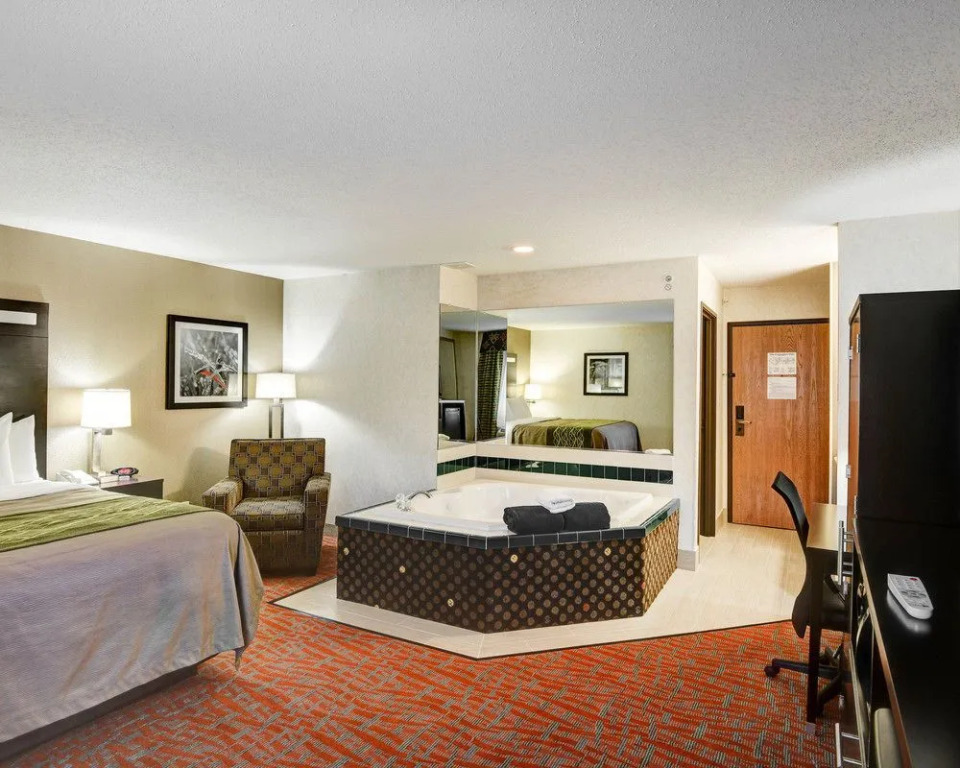 Baymont Inn & Suites Concord/Mentor