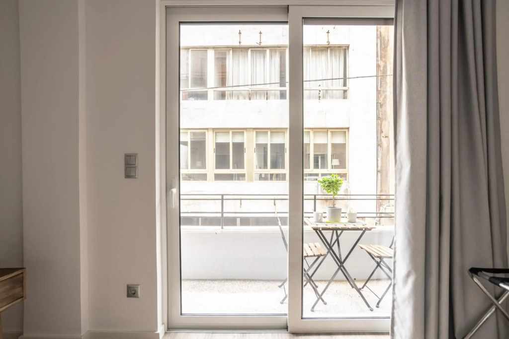 A14 Sunny & chic 2R apartment near Plaka & Parthenon