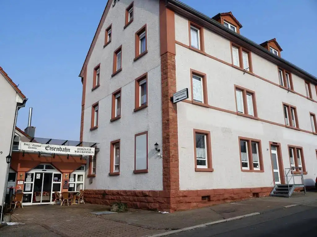 Hotel-Gasthof-Destille-Eisenbahn