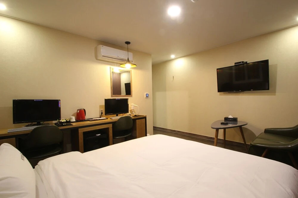 Play Hotel