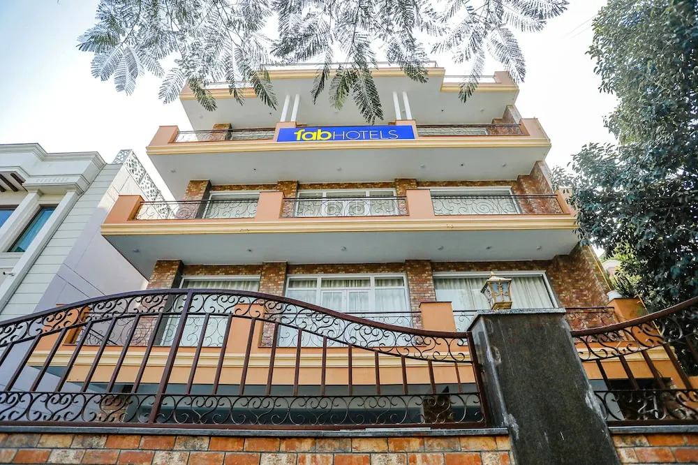 FabHotel Grihum