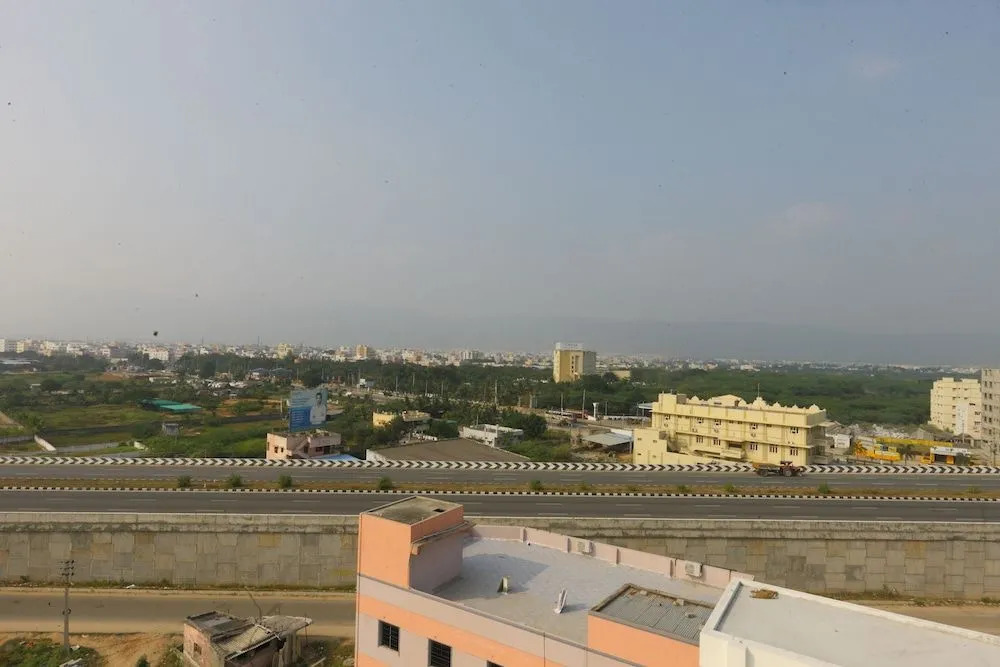 OYO 10701 Moukthi Apartment