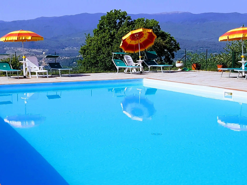 Authentic Farmhouse with Pool, Hot Tub, Playground, Garden