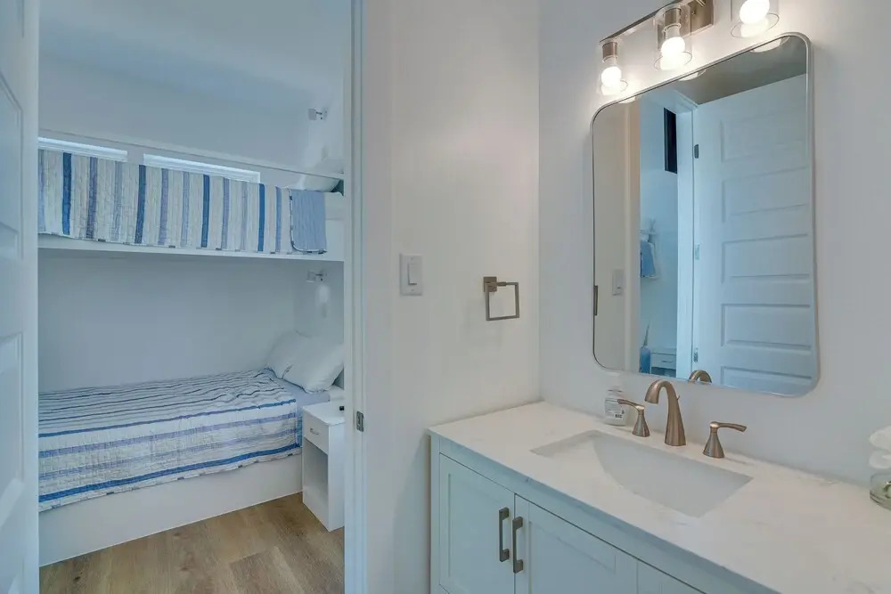 Ocean Views, Steps to Sand! Coastal Galveston Gem