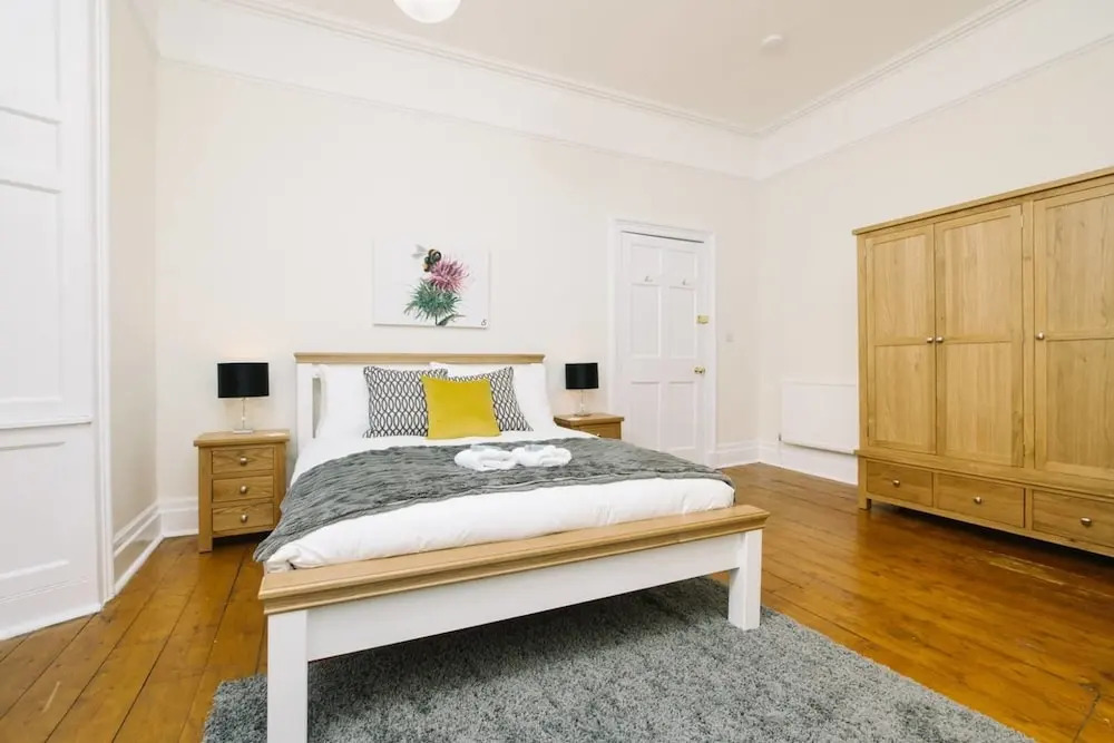 JOIVY Great Location! Heart of City Centre 3bed Apartment