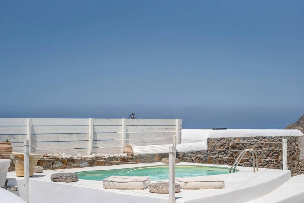 Fanari Studio 2 with panoramic pool