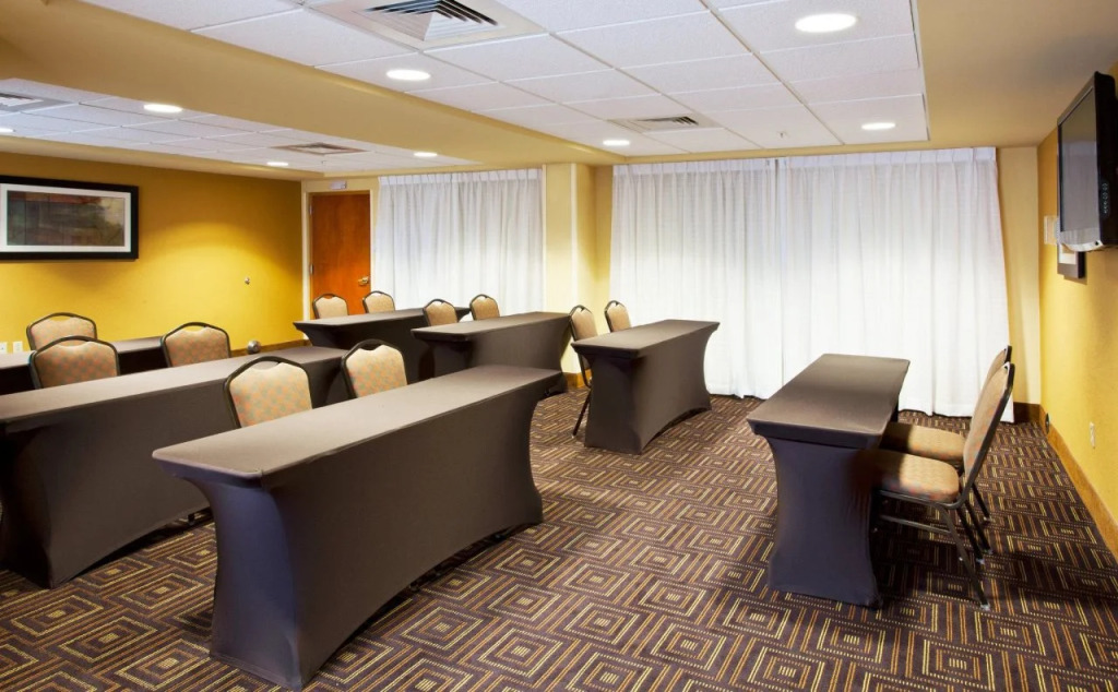 Holiday Inn Express and Suites Fort Lauderdale Airport West by IHG