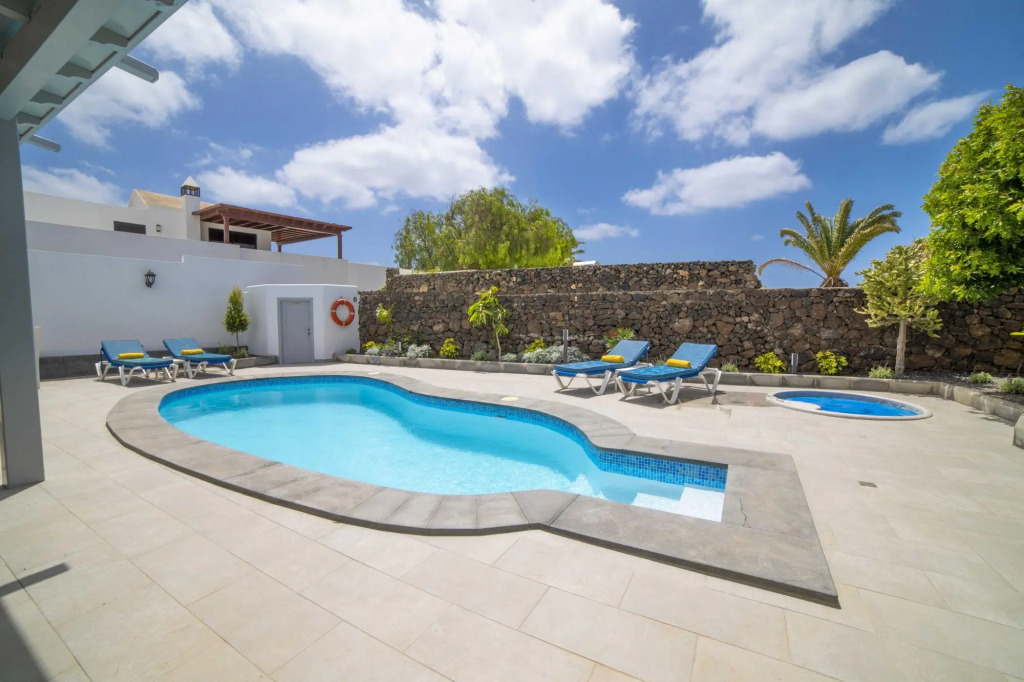 Ananda (L1) in Tias with 4 bedrooms and 4 bathrooms