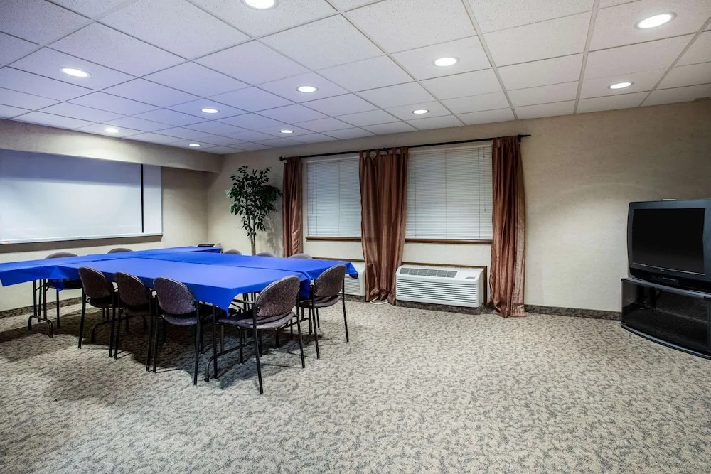 Airport Value Inn and Suites