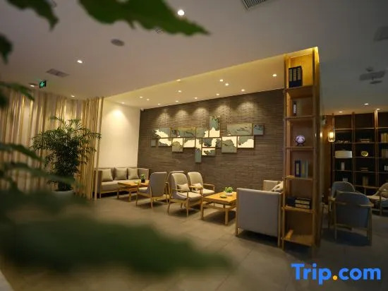 Xinyang Nanwan Lake Camellia Hotel