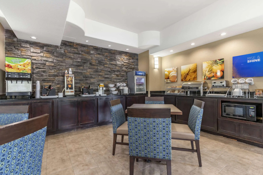 Comfort Suites Medical Center near Six Flags