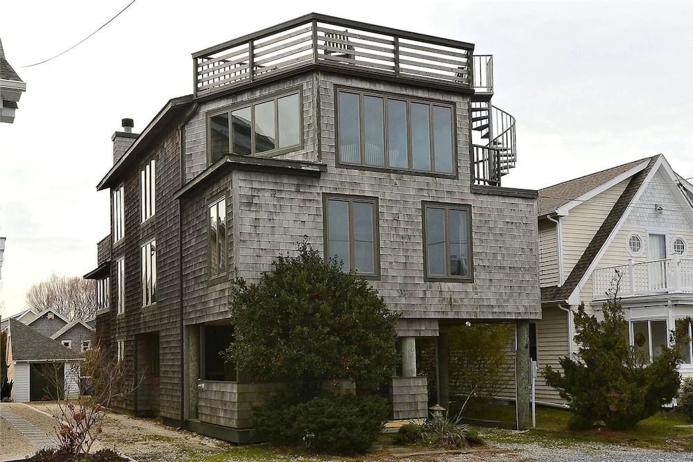 108 Oceanview Prkwy by Long & Foster