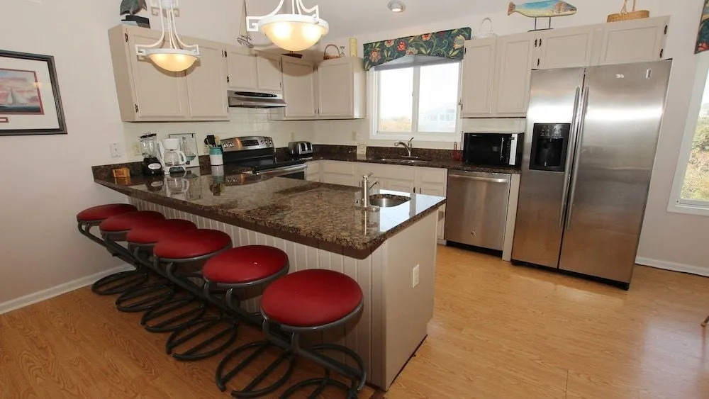 Corolla Otter - 7 Br Home
