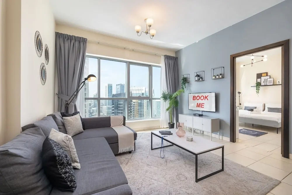 Refined 1BR Retreat in The Point Tower - Marina