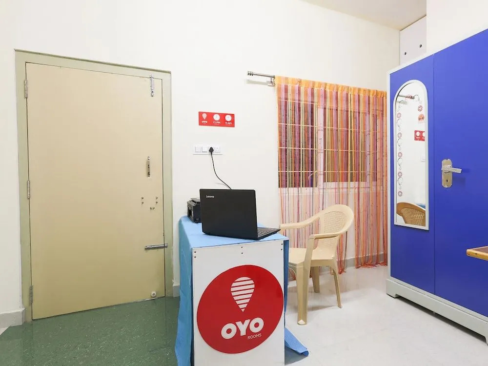 OYO 41888 B S Dreamz