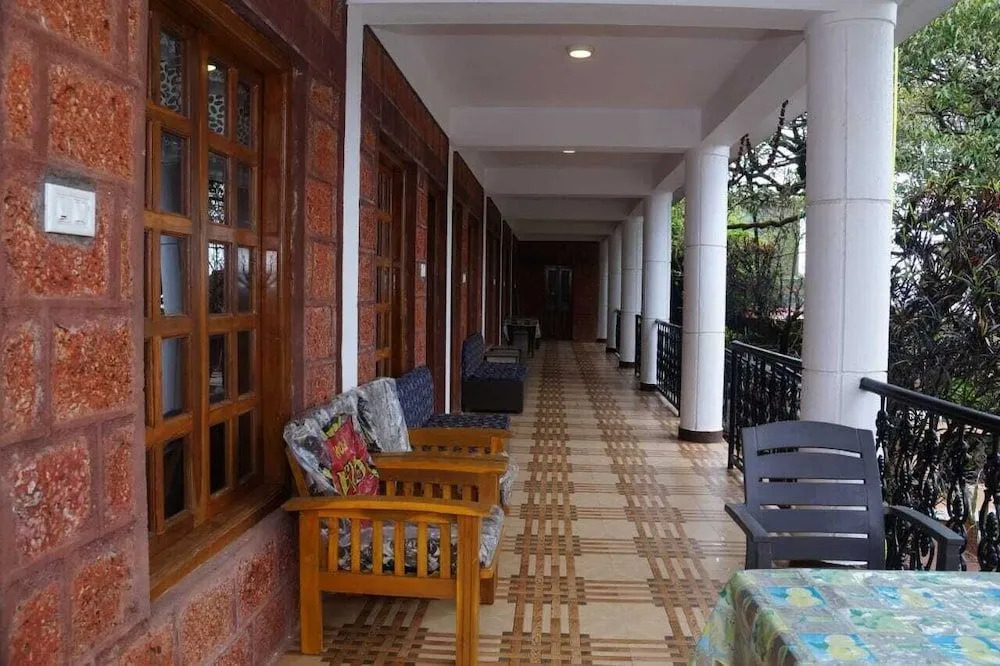Hotel Godai Girikunj