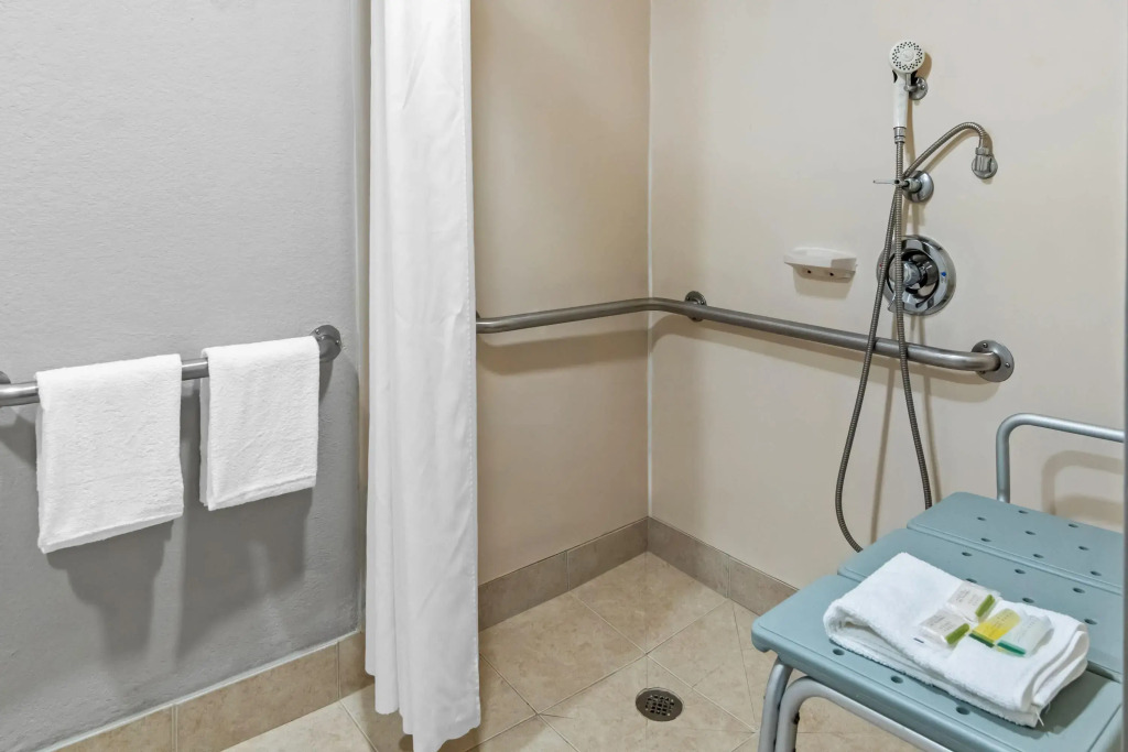 Days Inn & Suites by Wyndham DeSoto