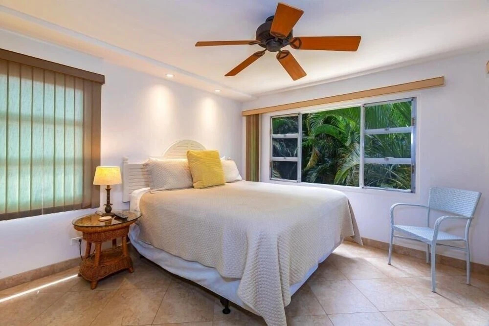 Royal Mauian #219 2 Bedroom Condo by RedAwning