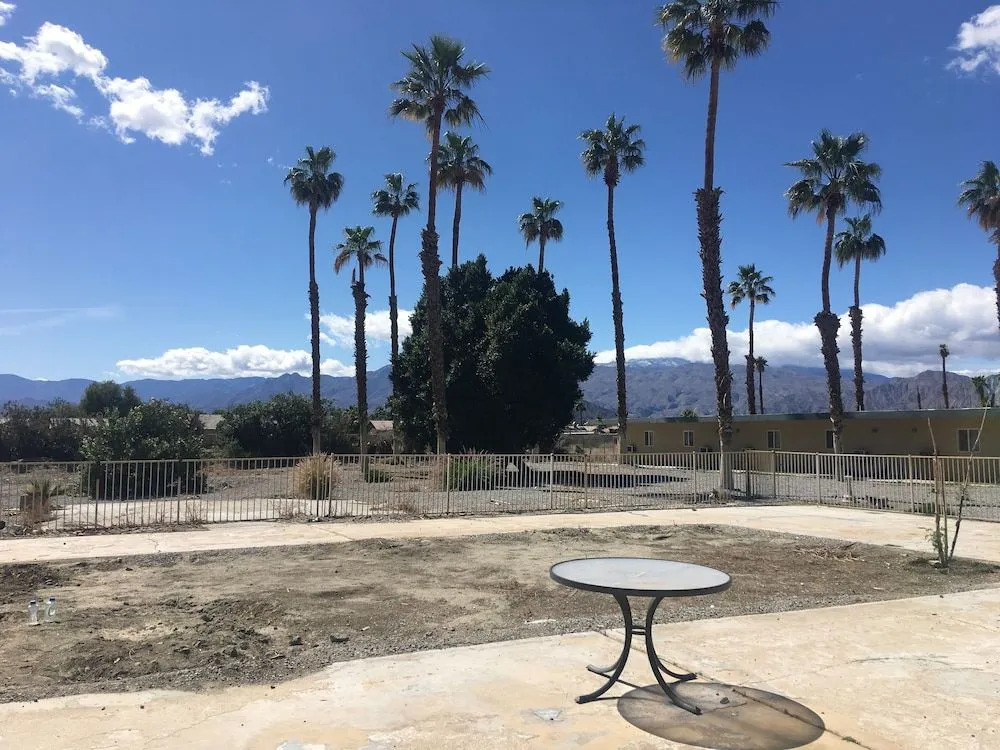 Palm Shadow Inn