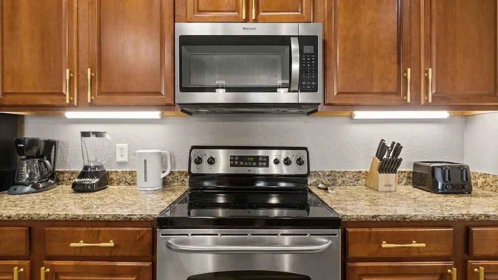 Near Universals Epic Universe Suite -3br