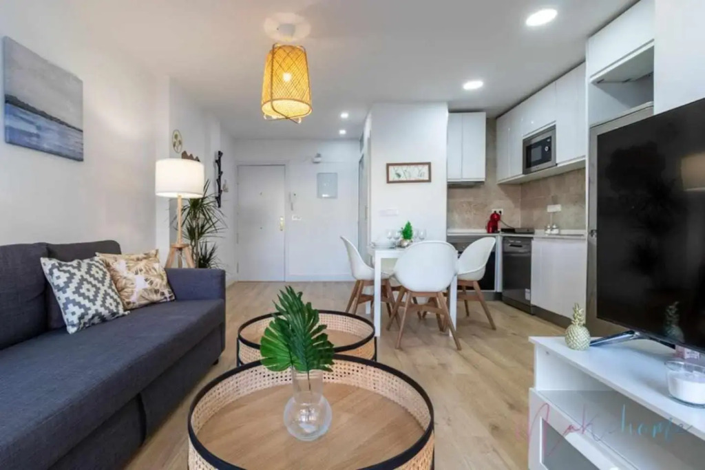 Apartamento 2 en Estadio del Sevilla, 3 habitaciones,4 camas y metro