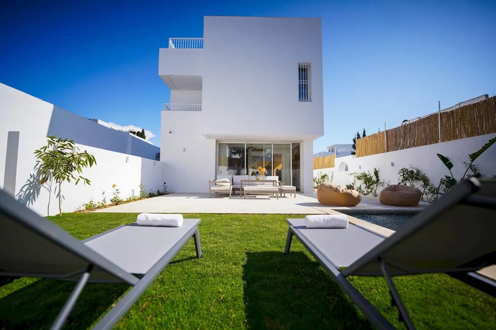 Villa Hermes: Seaside and luxurious
