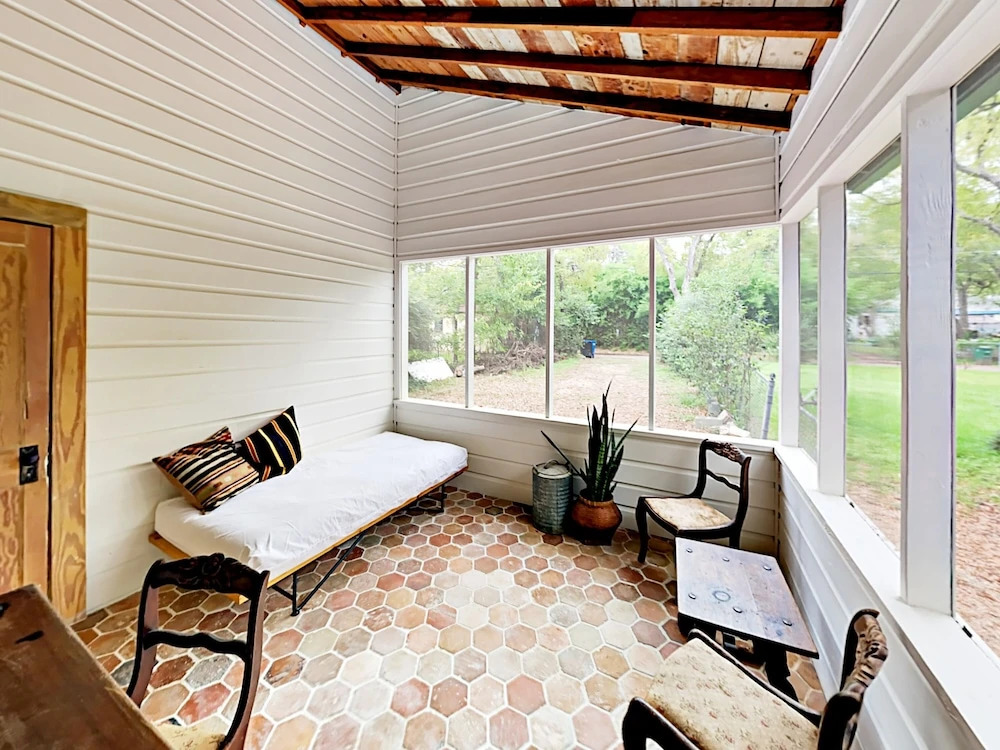 Austin Surf Shack - Featured In Domino Magazine 3 Bedroom Home