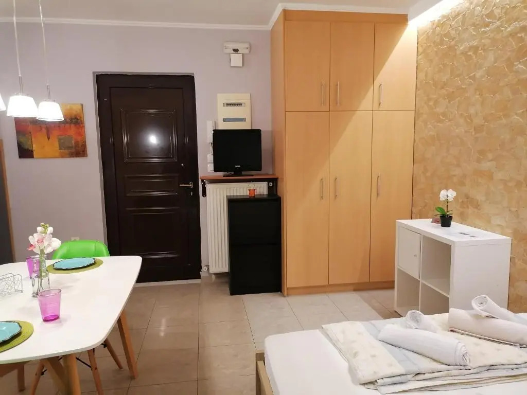 1-Sea view beach studio for 2 in the city centre!