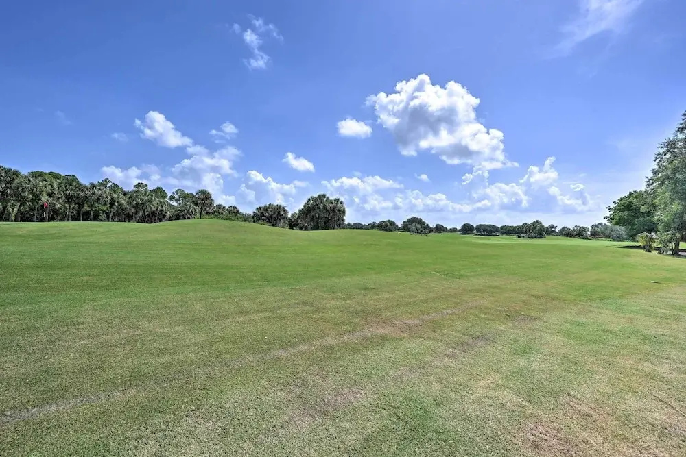 Family-friendly Palm River Estates House!