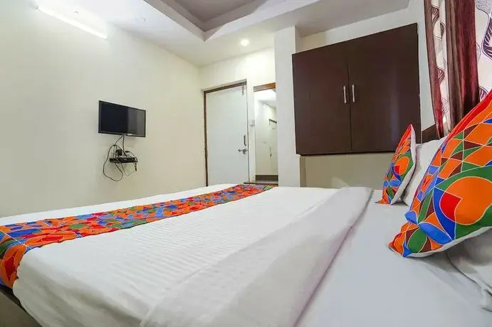 Fabexpress Vandan Villa Rooms Service Apartment