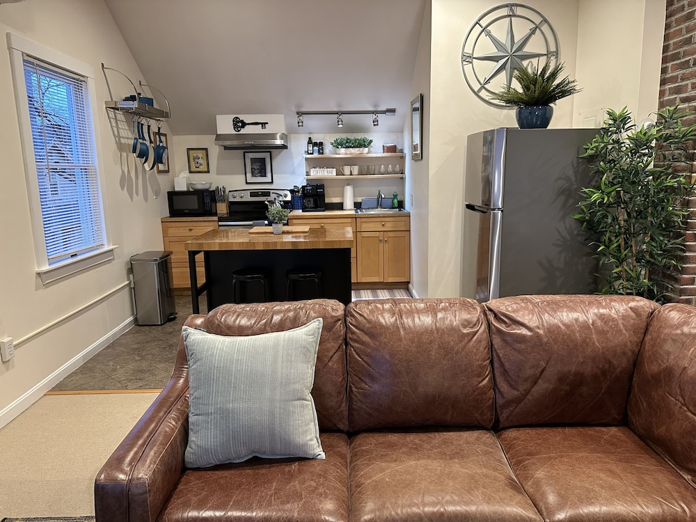 12 Goodwin Unit 2 1 Bedroom Apts