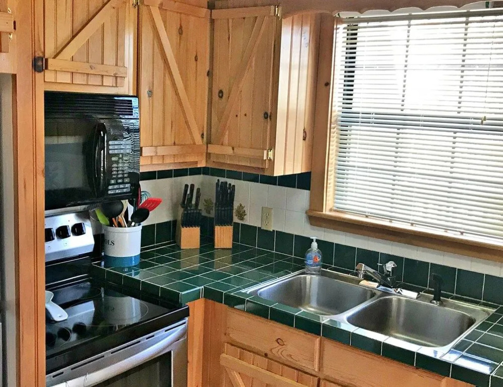 Alpine Vista - 3 Br cabin by RedAwning