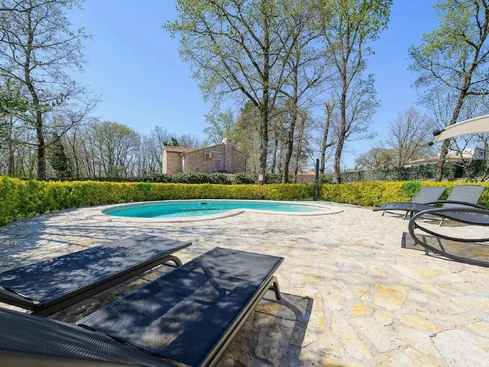 Beautiful Stone Villa in Tinjan With Swimming Pool