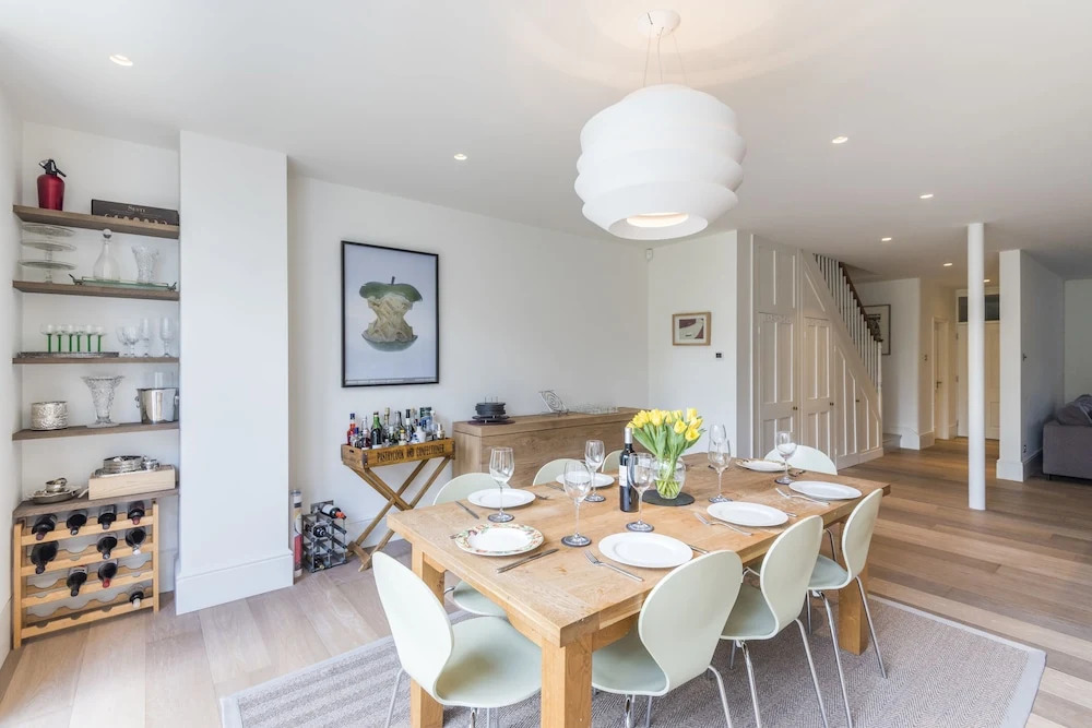 Luxurious Highbury Mansion with Beautiful Garden