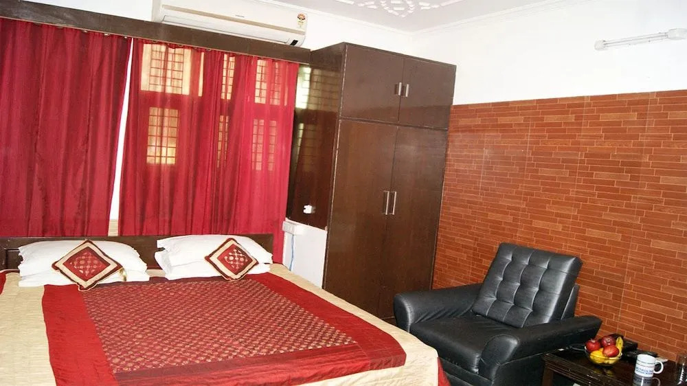 Maxfort Guest House Delhi