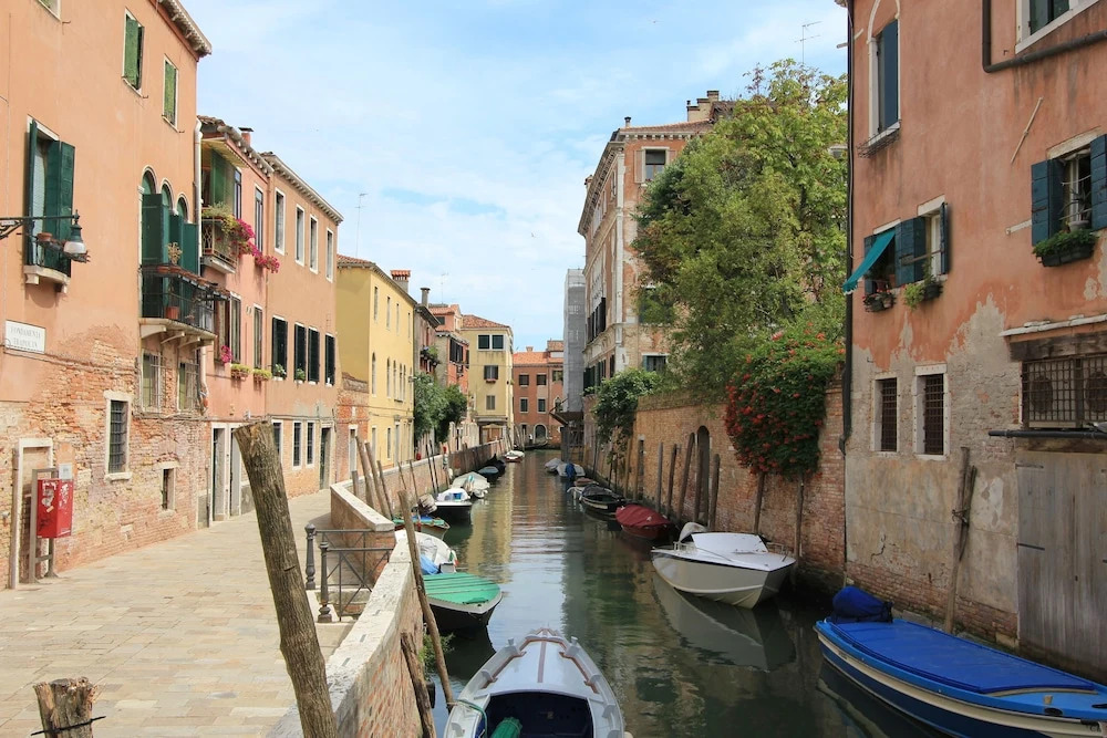 City Apartments - Leonardo
