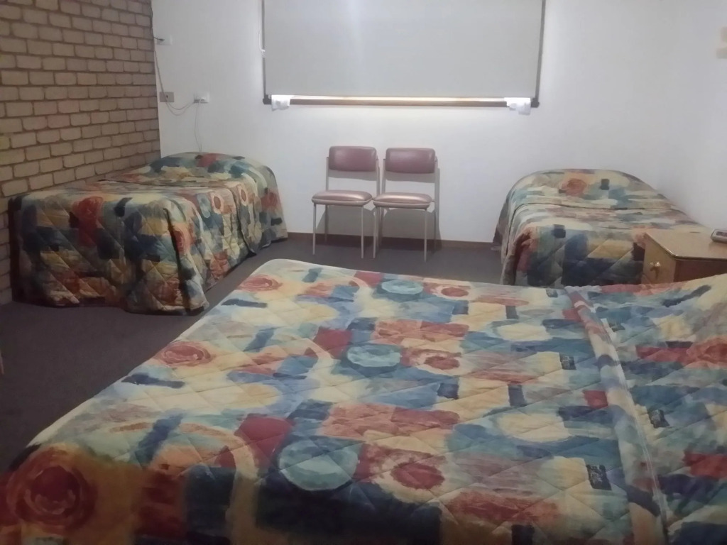 Tudor House Motel