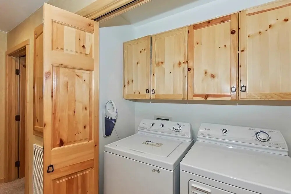 007 - The Log Cabin Getaway