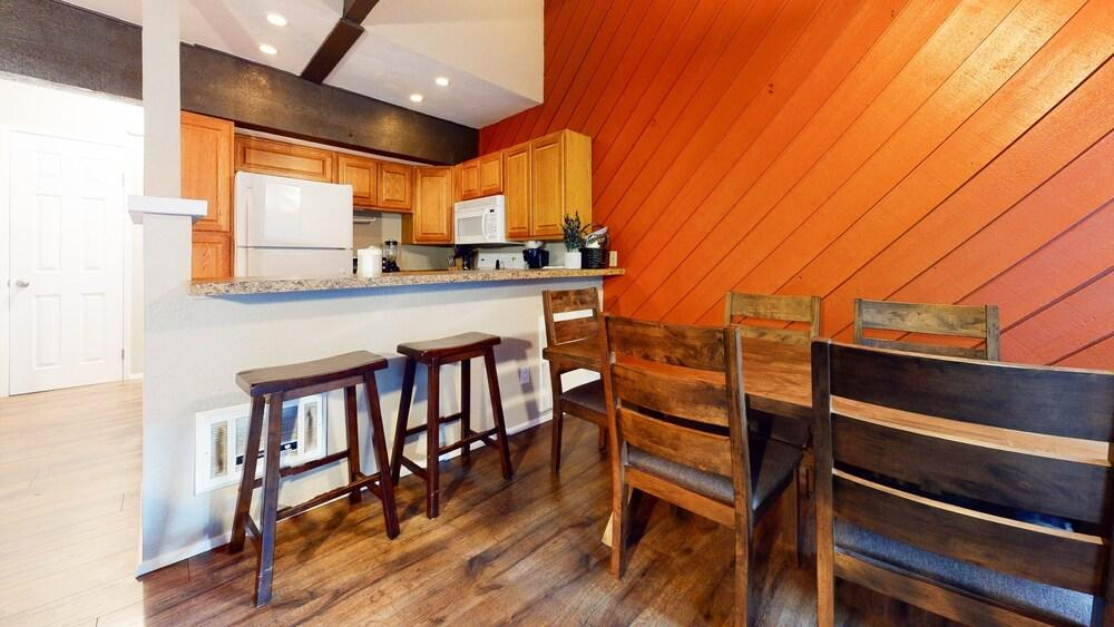 Bigwood 63 Cozy Mountain Home, 1 Car Garage, Close to Eagle Lodge by RedAwning