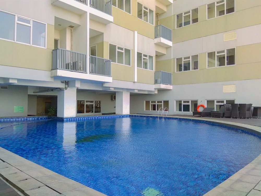 Deluxe and Modern Studio M Gold Tower Apartment