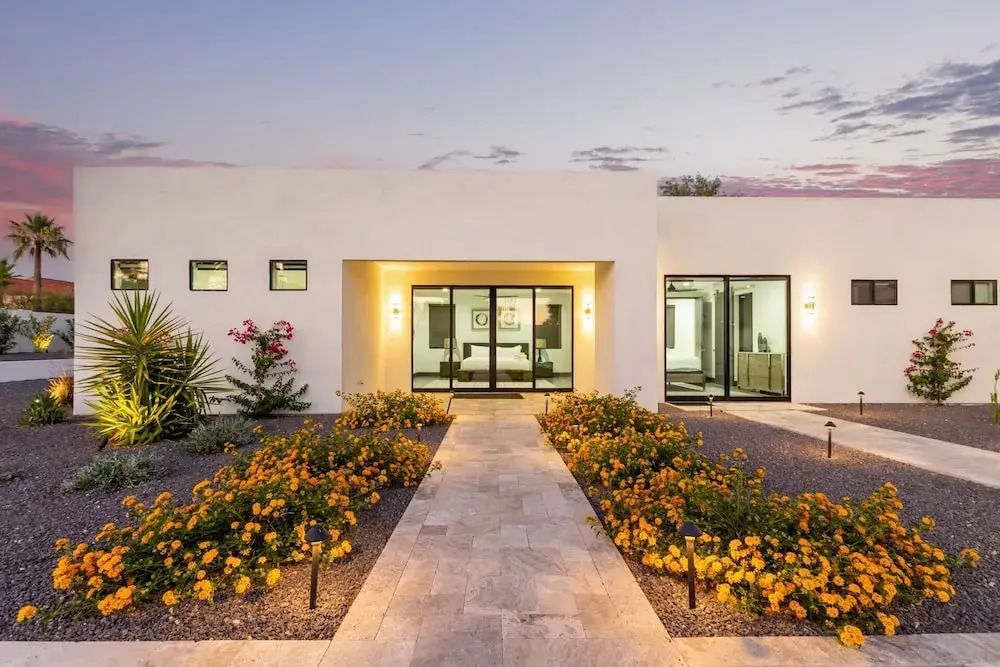 Luxe - Modern Mansion - Private Resort